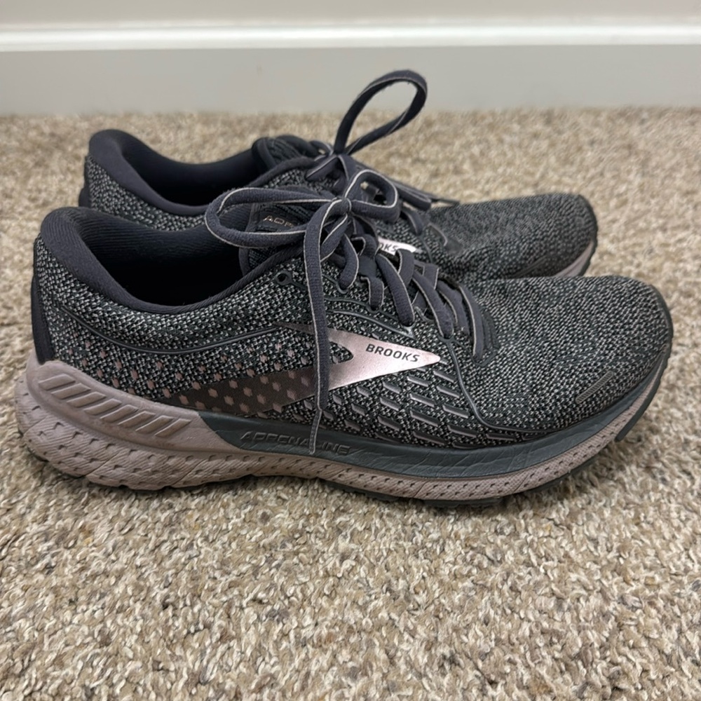 Brooks Women’s Sneakers- size 9